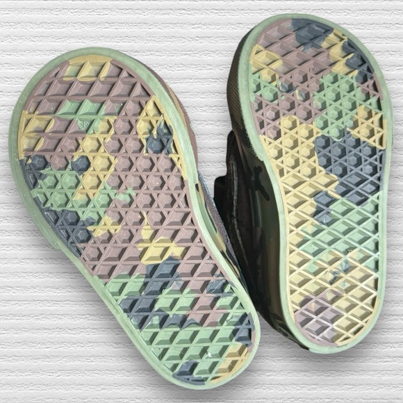 Vans Sk8 Mid Reissue V Skate Shoes Black / Camo - Picture 6 of 9